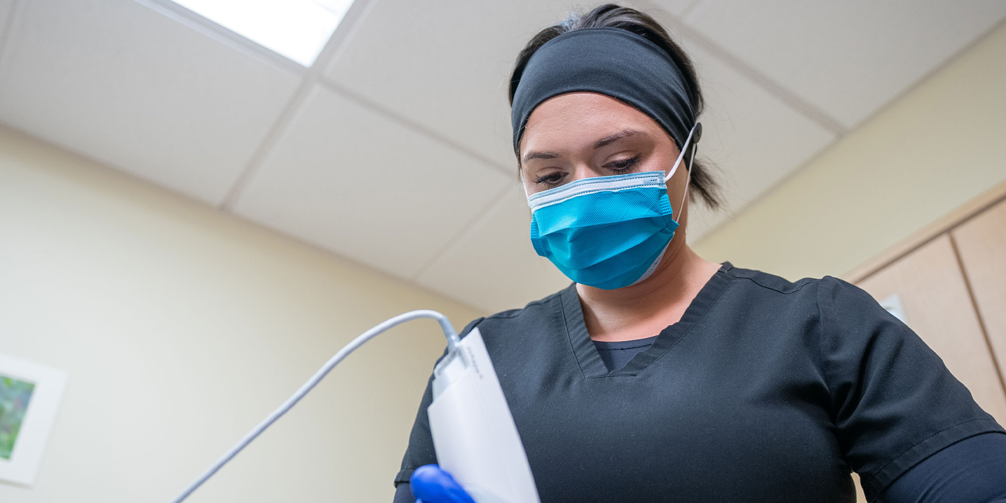 patient taking a 3d scan of patients teeth